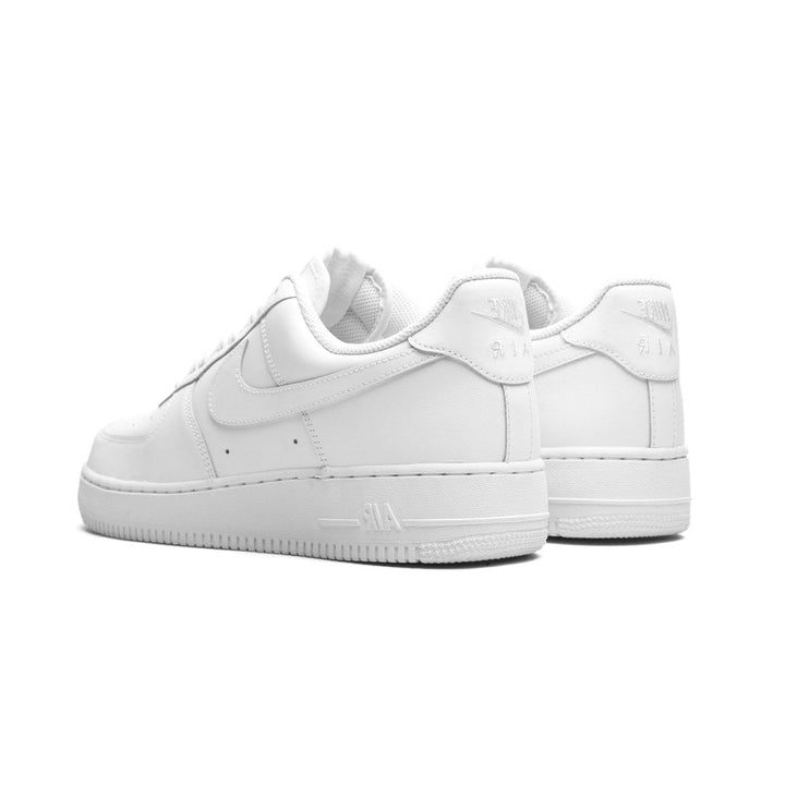 NIKE AIR FORCE 1 LOW &