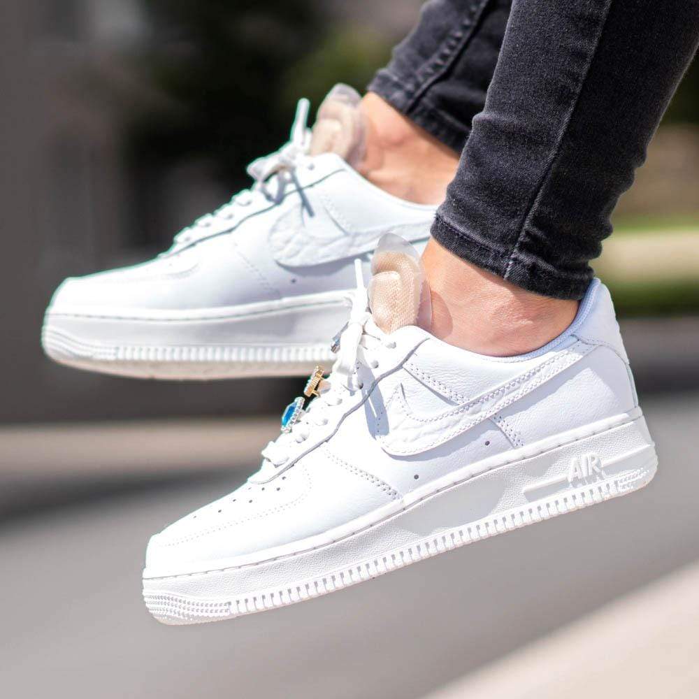 NIKE WMNS AIR FORCE 1 LOW &