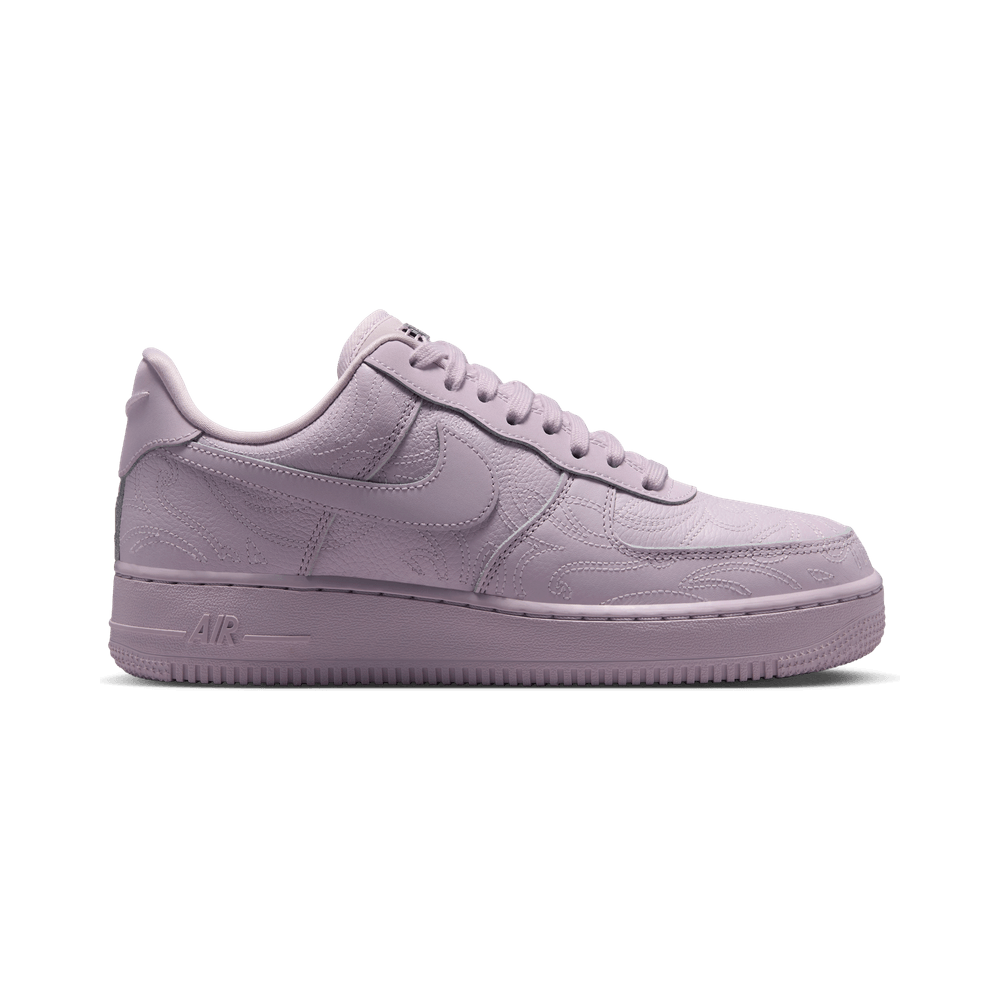 NIKE AIR FORCE 1 &