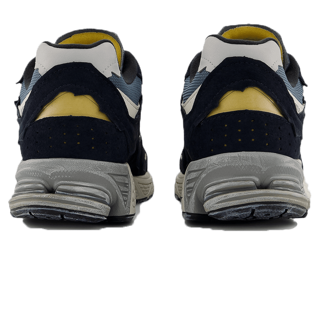 NEW BALANCE 2002R &