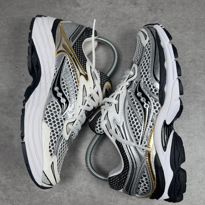SAUCONY PROGRID OMNI 9 SILVER GOLD