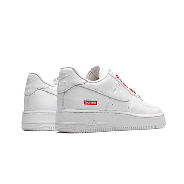 NIKE AIR FORCE 1 LOW SUPREME WHITE — Stock