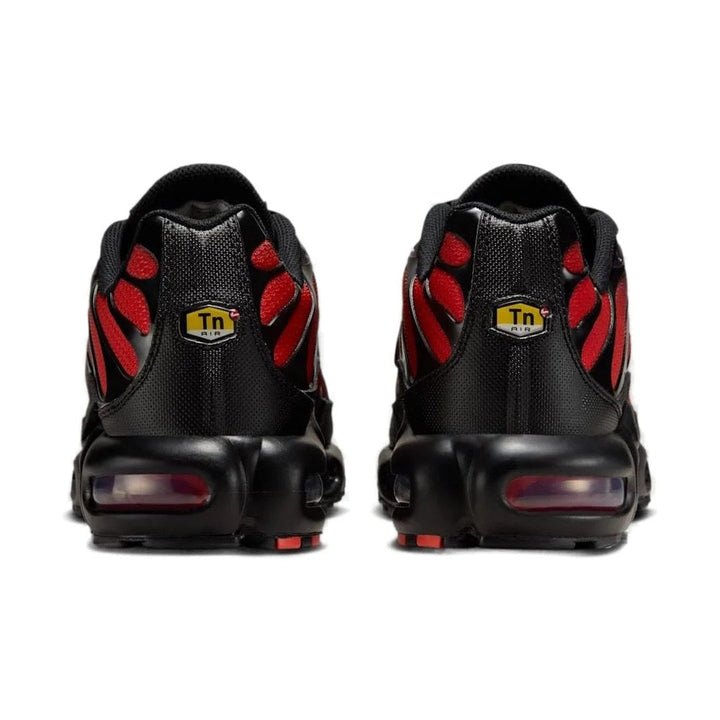 AIR MAX PLUS &