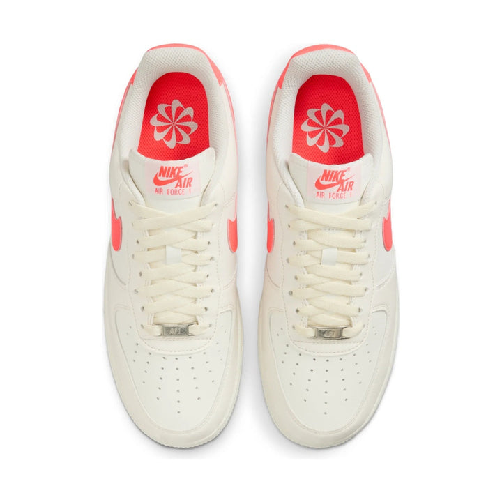 NIKE AIR FORCE 1 &