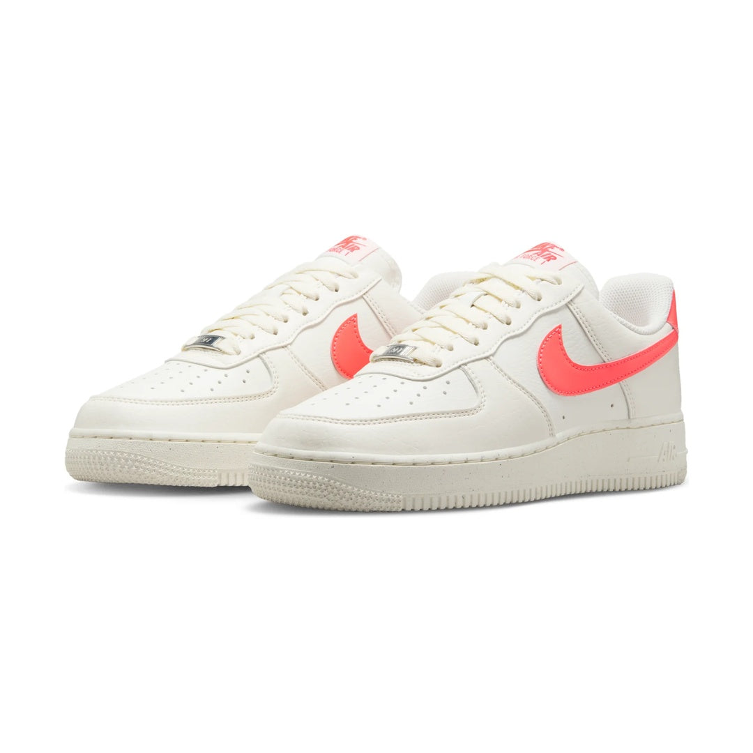 NIKE AIR FORCE 1 &