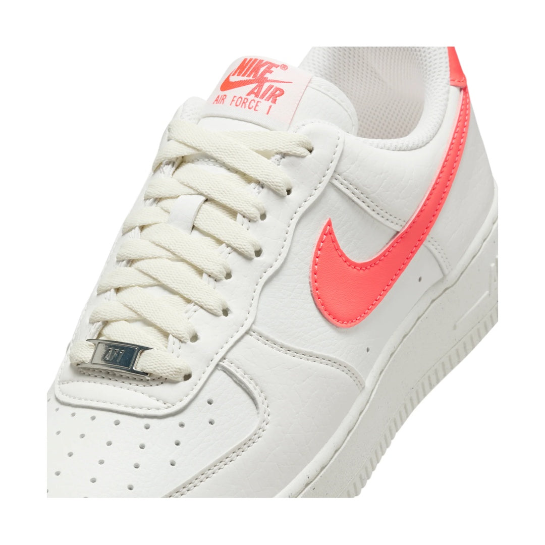 NIKE AIR FORCE 1 &