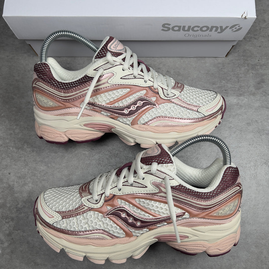 SAUCONY PROGRID OMNI 9 &