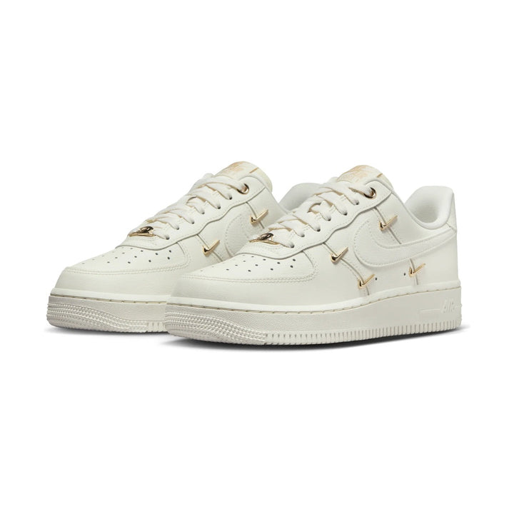 NIKE AIR FORCE 1 &