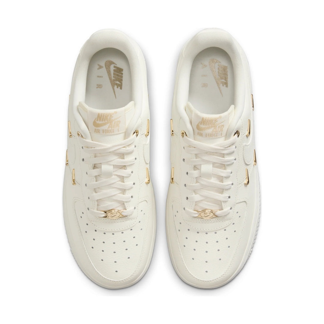 NIKE AIR FORCE 1 &