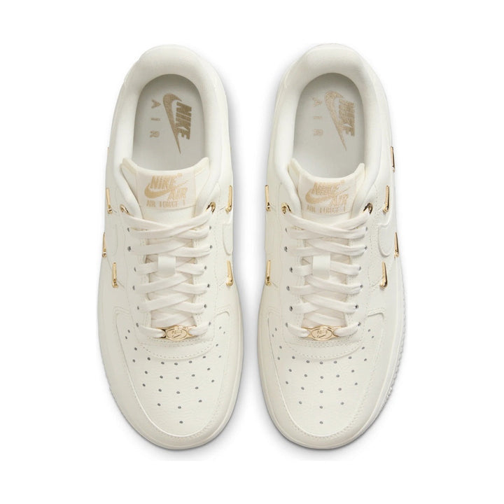 NIKE AIR FORCE 1 &