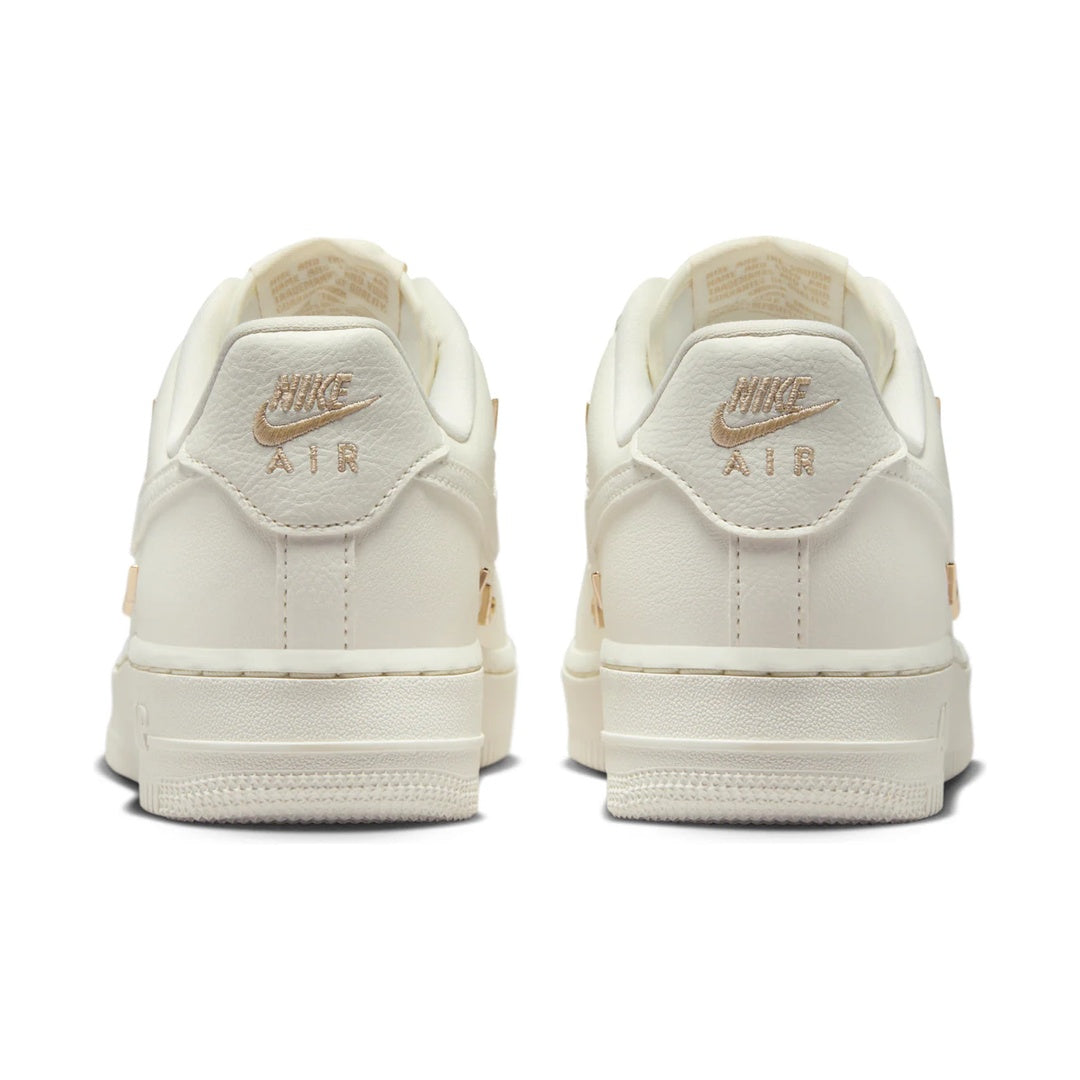 NIKE AIR FORCE 1 &