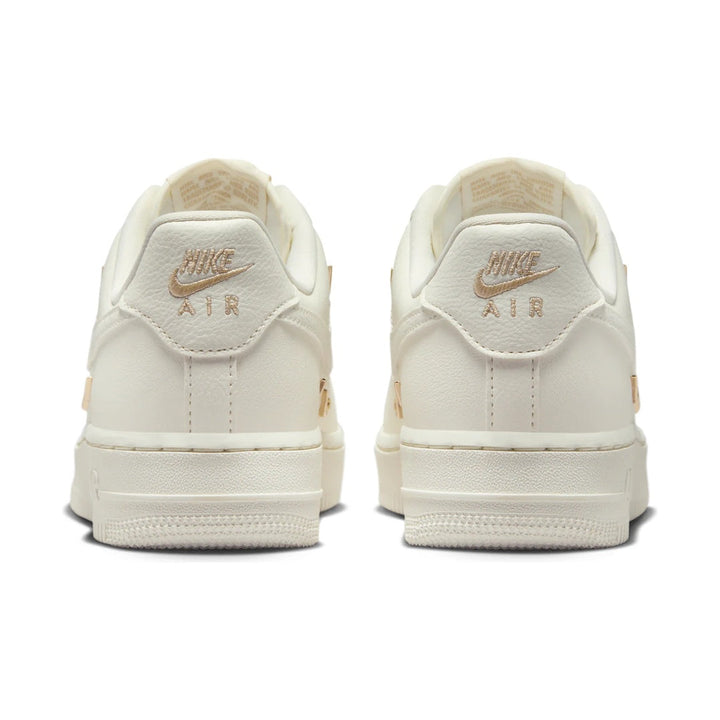 NIKE AIR FORCE 1 &