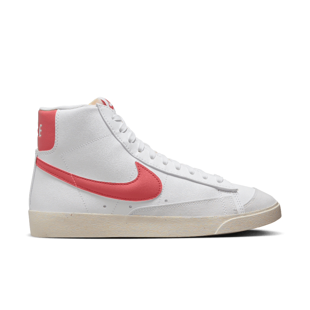 NIKE BLAZER MID &
