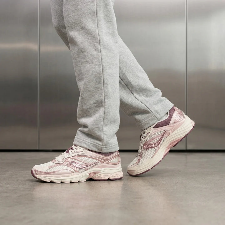 SAUCONY PROGRID OMNI 9 &