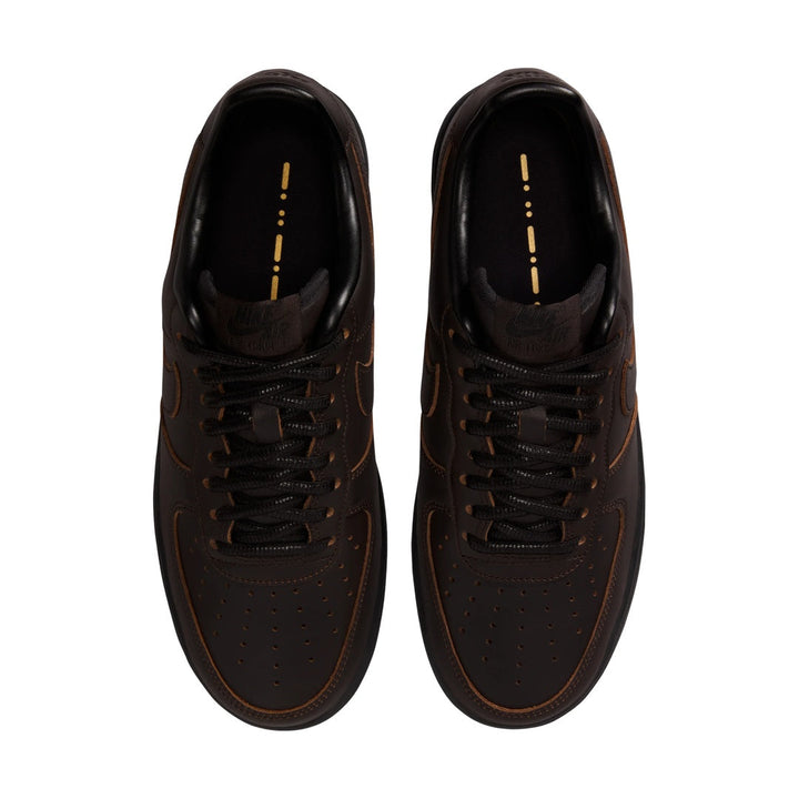 NIKE AIR FORCE 1 LOW &