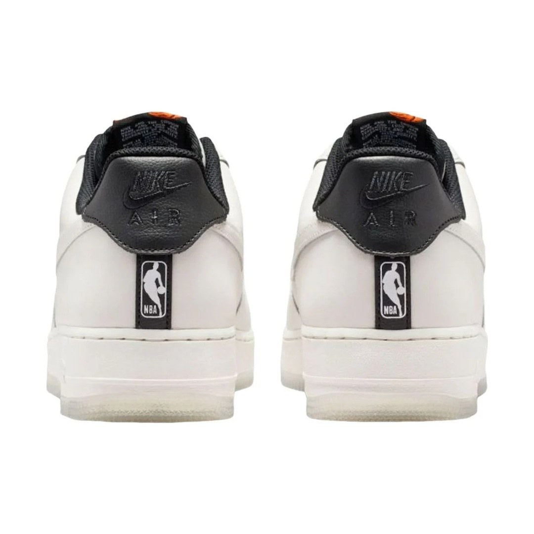 NIKE AIR FORCE 1 LOW &