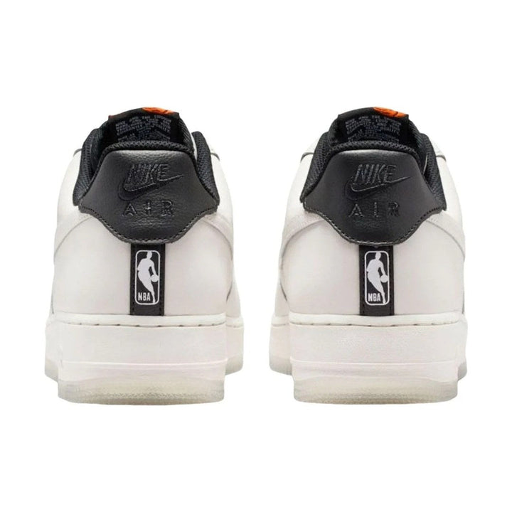 NIKE AIR FORCE 1 LOW &