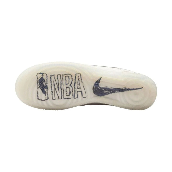 NIKE AIR FORCE 1 LOW &