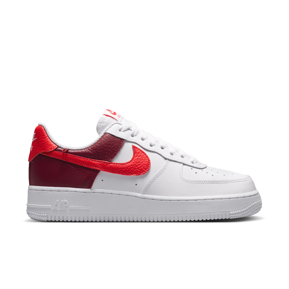 NIKE AIR FORCE 1 LOW &