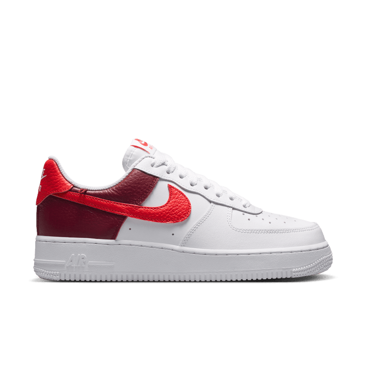 NIKE AIR FORCE 1 LOW &