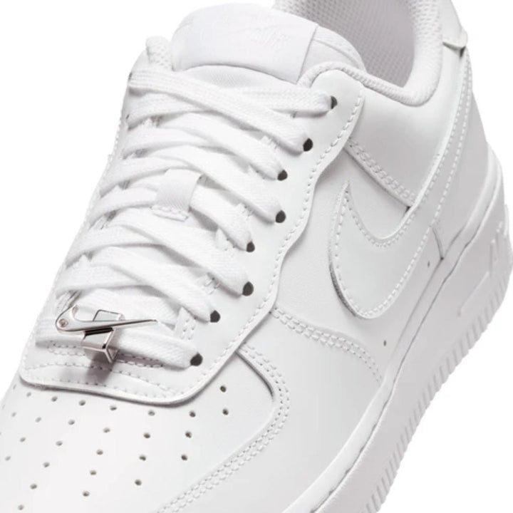 NIKE AIR FORCE 1 LOW 07 PATENT WHITE (WOMENS)