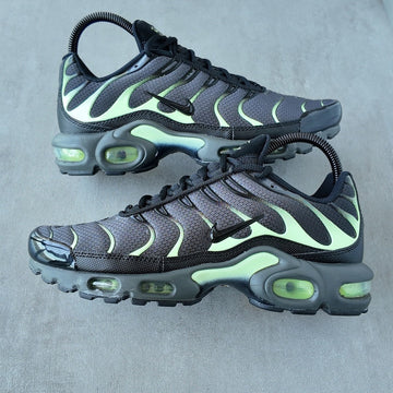 NIKE AIR MAX PLUS IRON GRAY LIGHT LIQUID LIME BLACK