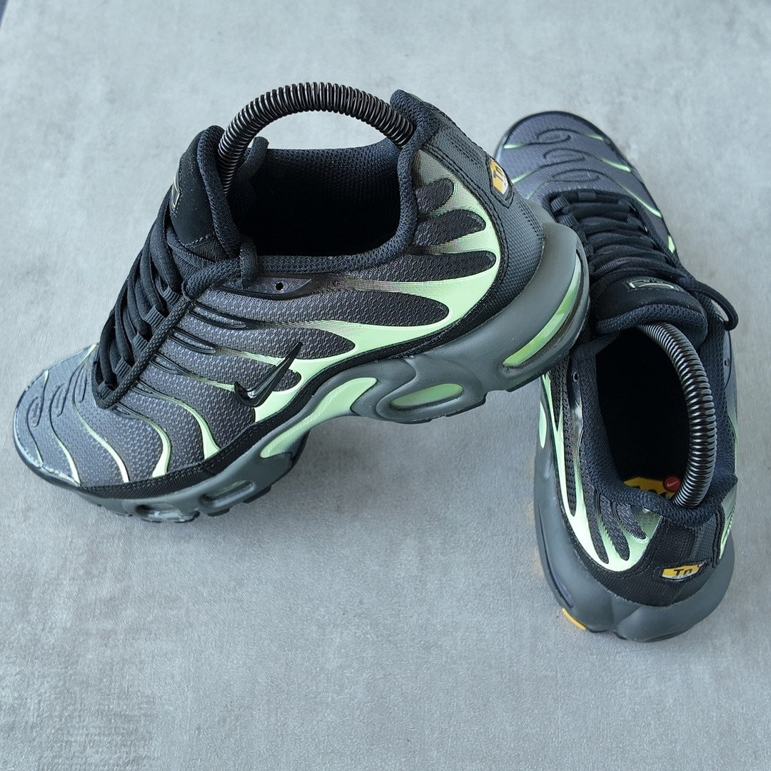 NIKE AIR MAX PLUS IRON GRAY LIGHT LIQUID LIME BLACK