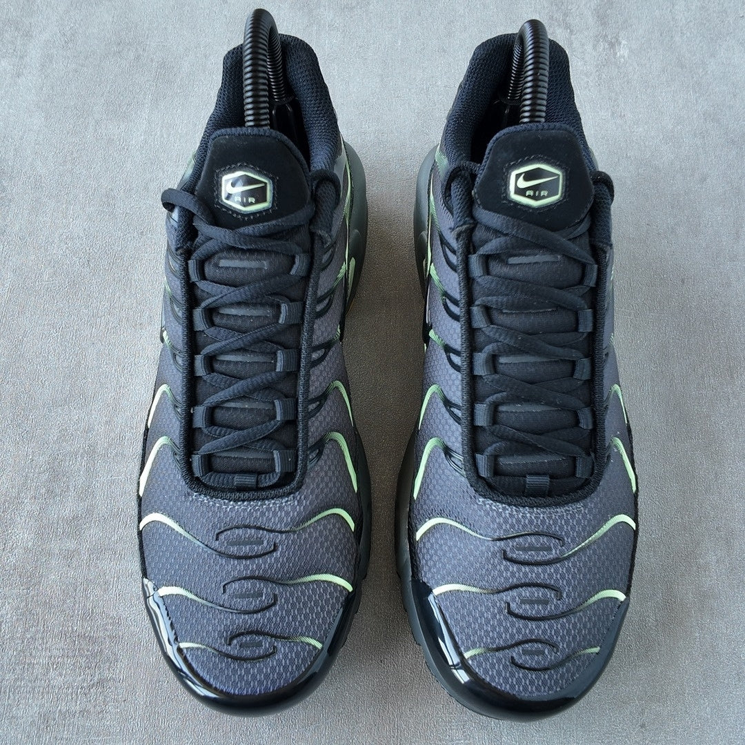 NIKE AIR MAX PLUS IRON GRAY LIGHT LIQUID LIME BLACK
