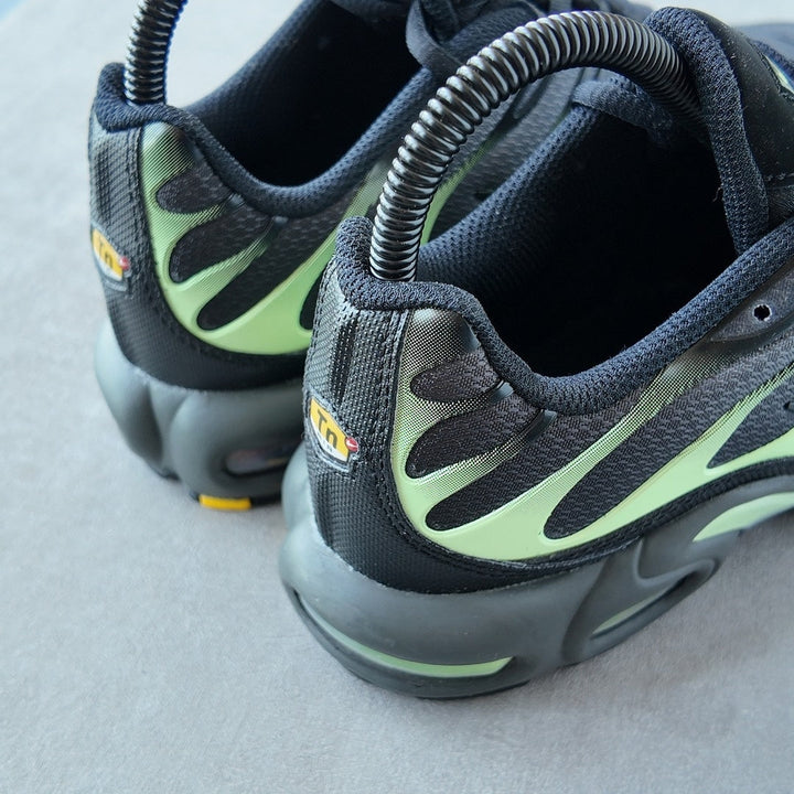 NIKE AIR MAX PLUS IRON GRAY LIGHT LIQUID LIME BLACK