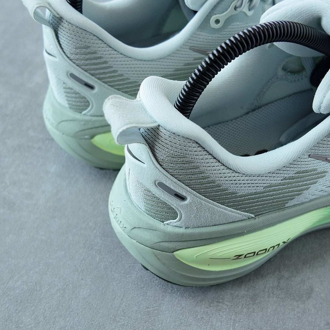 NIKE VOMERO 18 LIGHT SILVER BARELY VOLT DUSTY OLIVE COLLEGE GREY