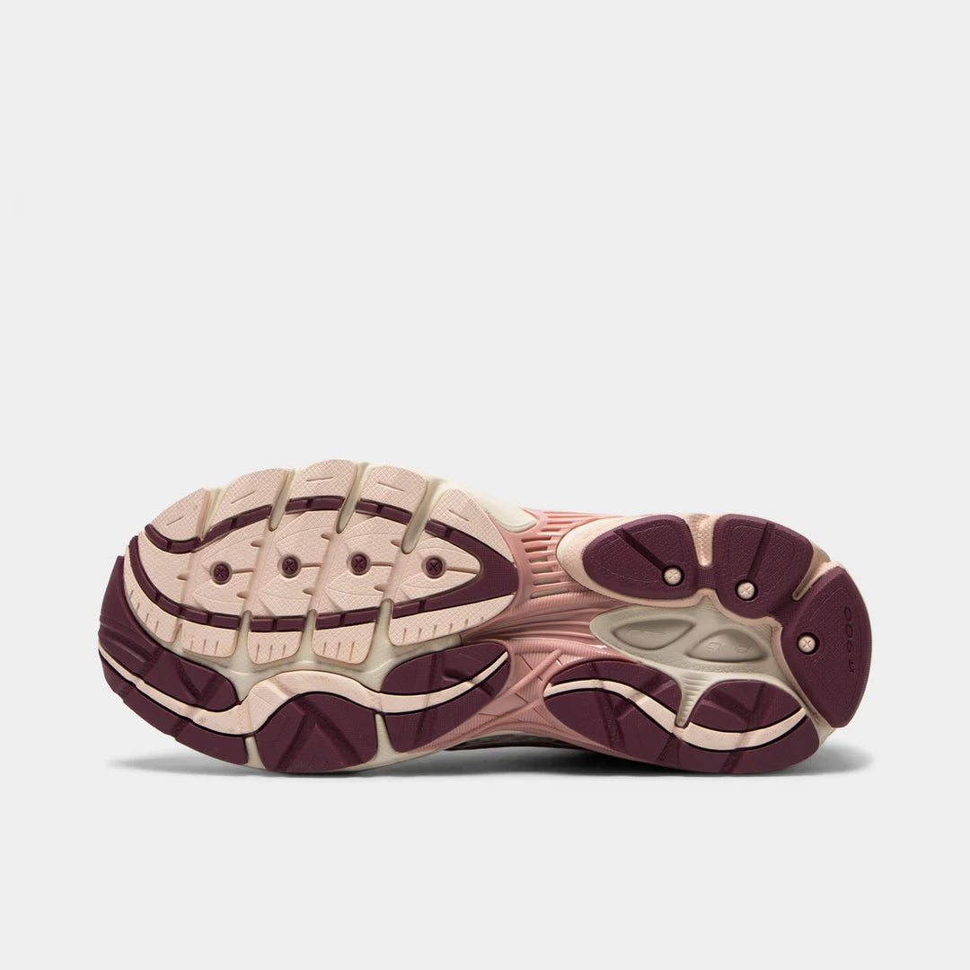 SAUCONY PROGRID OMNI 9 &