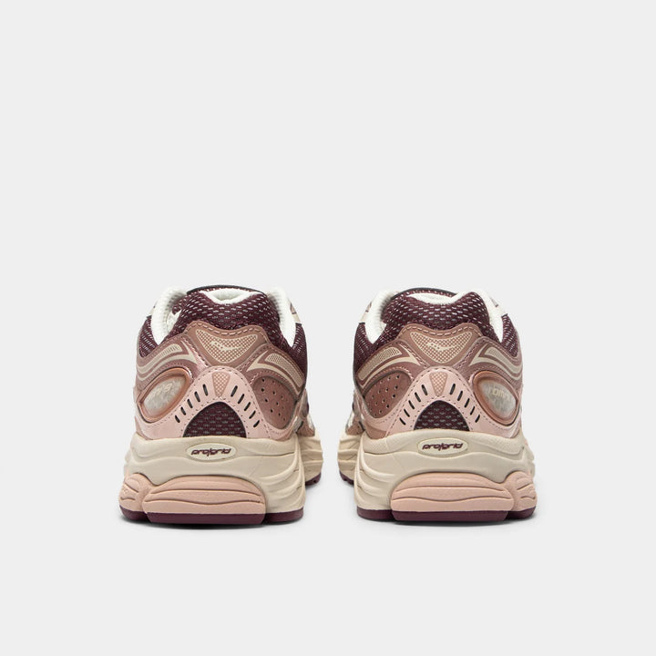 SAUCONY PROGRID OMNI 9 &