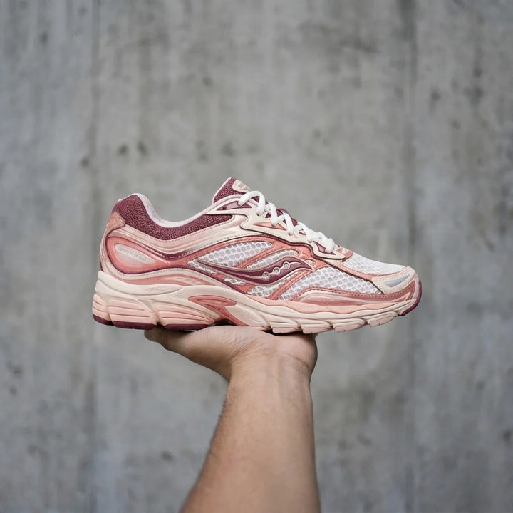 SAUCONY PROGRID OMNI 9 &