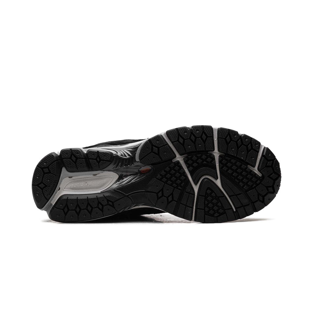 NEW BALANCE 2002R WOODLAND BLACK