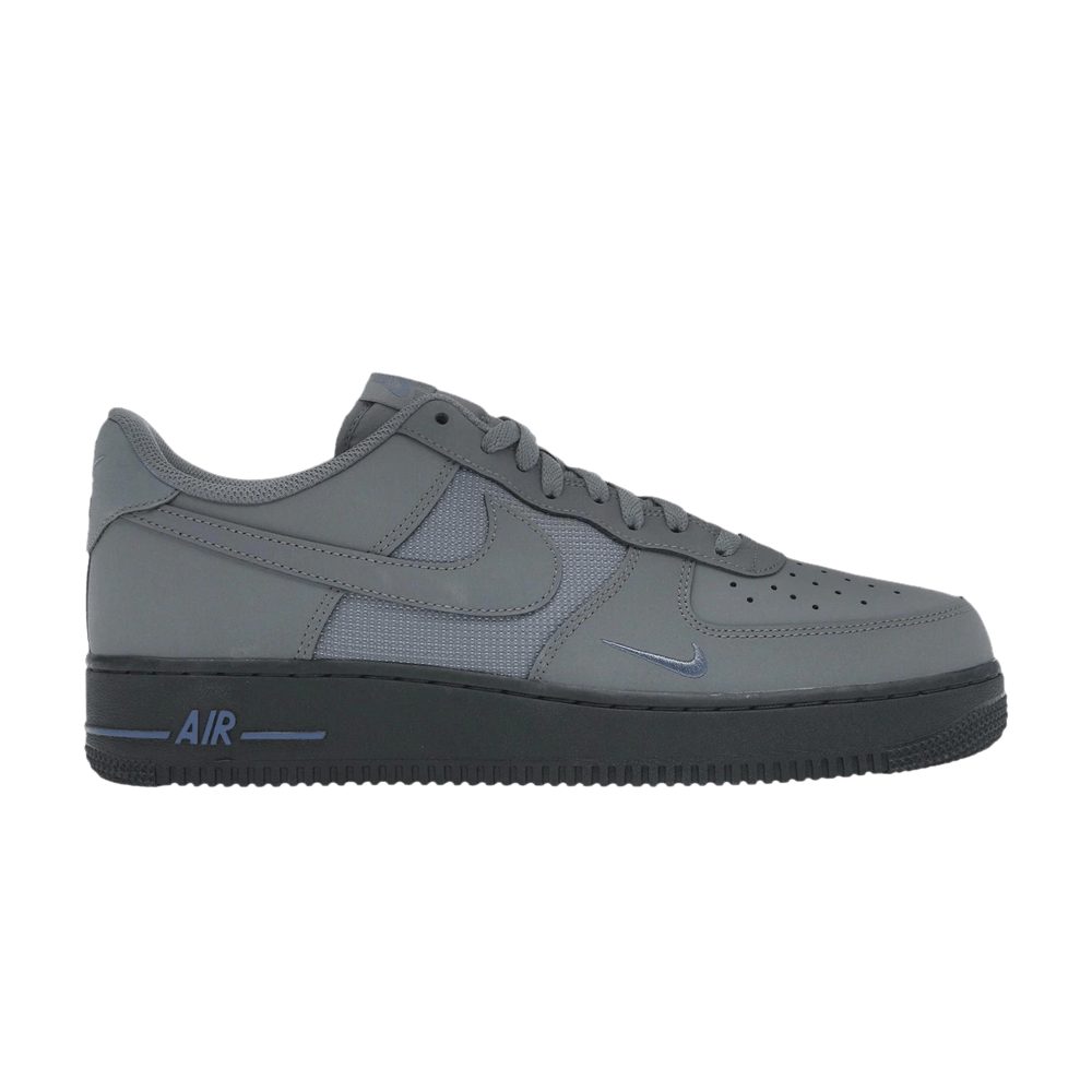 NIKE AIR FORCE 1 LOW &