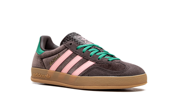 ADIDAS GAZELLE INDOOR BROWN VELVET (WOMEN'S) — Stock
