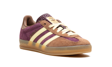 ADIDAS GAZELLE INDOOR MAROON ALMOST YELLOW — Stock