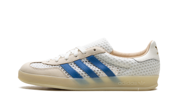 ADIDAS GAZELLE INDOOR OFF WHITE FOCUS BLUE — Stock