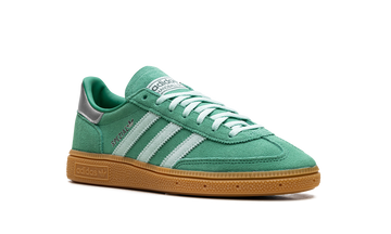 ADIDAS HANDBALL SPEZIAL SEMI COURT GREEN CLEAR MINT GUM (WOMEN'S) — Stock
