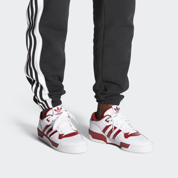 ADIDAS RIVALRY LOW CLOUD WHITE ACTIVE MAROON — Stock