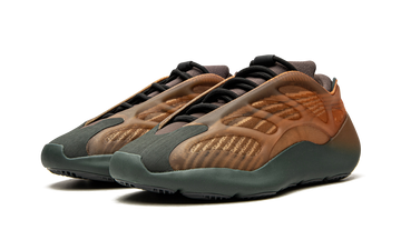 ADIDAS YEEZY 700 V3 COPPER FADE — Stock