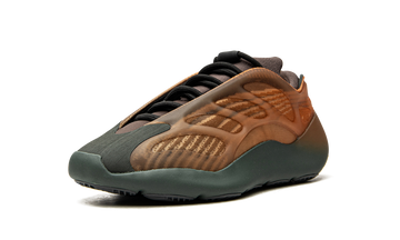ADIDAS YEEZY 700 V3 COPPER FADE — Stock