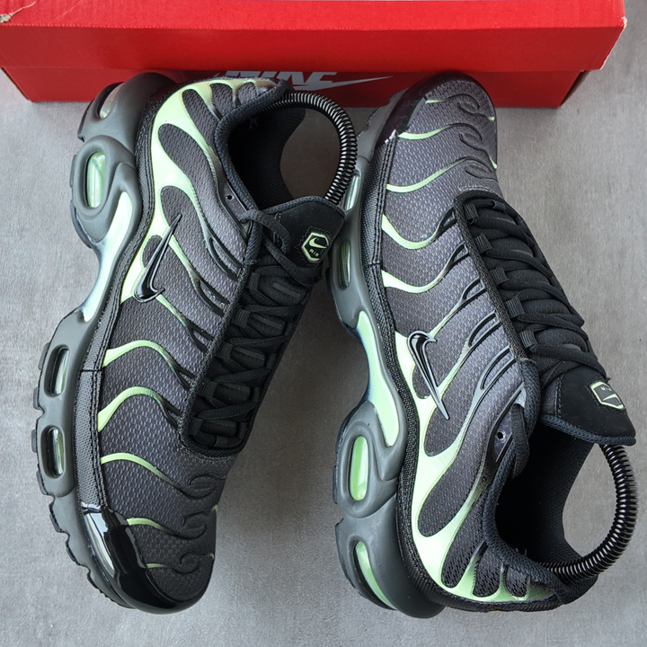 NIKE AIR MAX PLUS IRON GRAY LIGHT LIQUID LIME BLACK