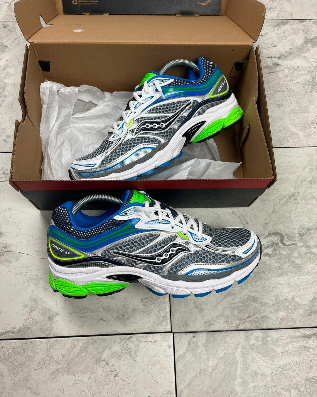 SAUCONY PROGRID OMNI 9 &