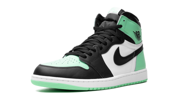 AIR JORDAN 1 HIGH RETRO OG GREEN GLOW — Stock