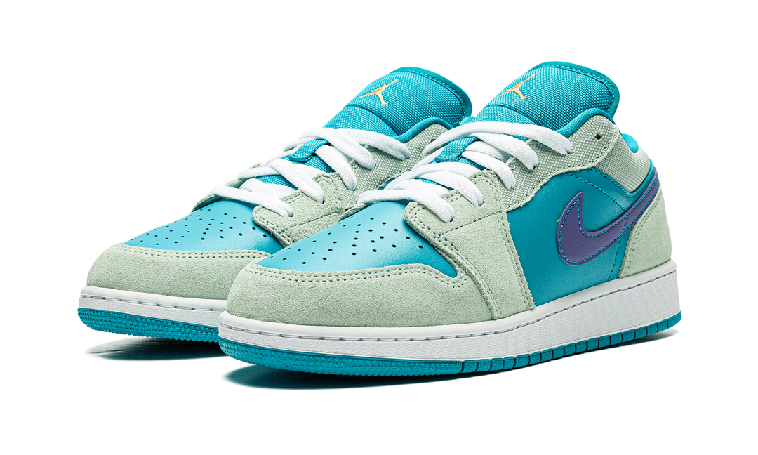 AIR JORDAN 1 LOW SE PSYCHIC PURPLE GS