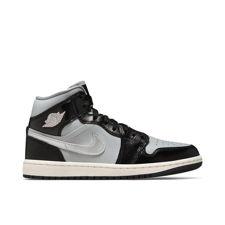 AIR JORDAN 1 MID SE BLACK CHROME WOMENS — Stock 
