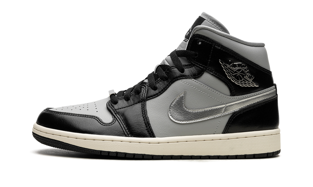 AIR JORDAN 1 MID SE BLACK CHROME WOMENS — Stock 