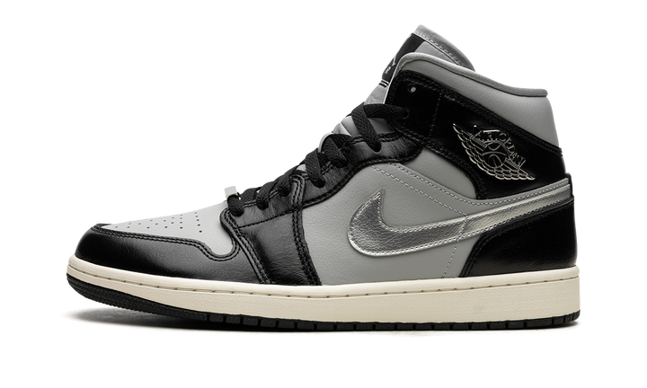 AIR JORDAN 1 MID SE BLACK CHROME WOMENS — Stock 