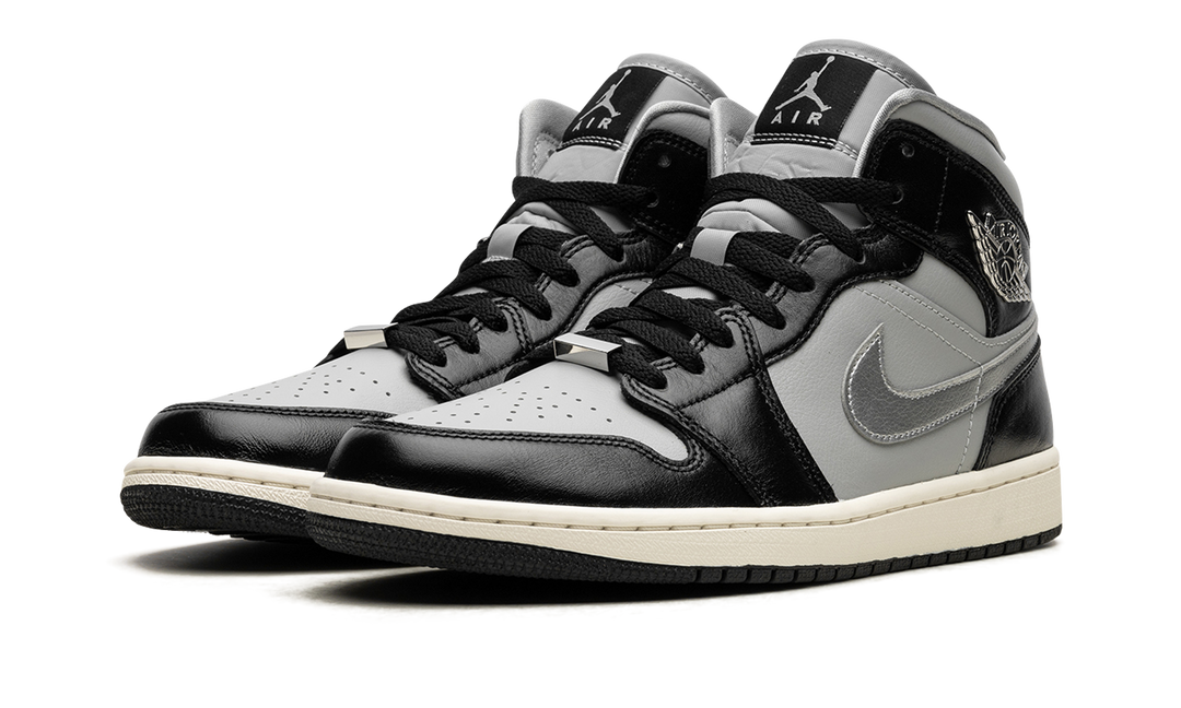 AIR JORDAN 1 MID SE BLACK CHROME WOMENS — Stock 